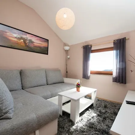 Apartment Lola Veprinac